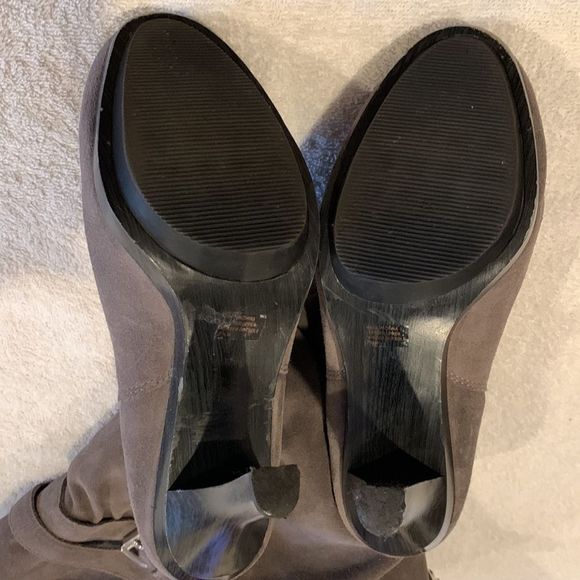 Michael Kors Kincade suede slouchy boots. - Picture 13 of 14